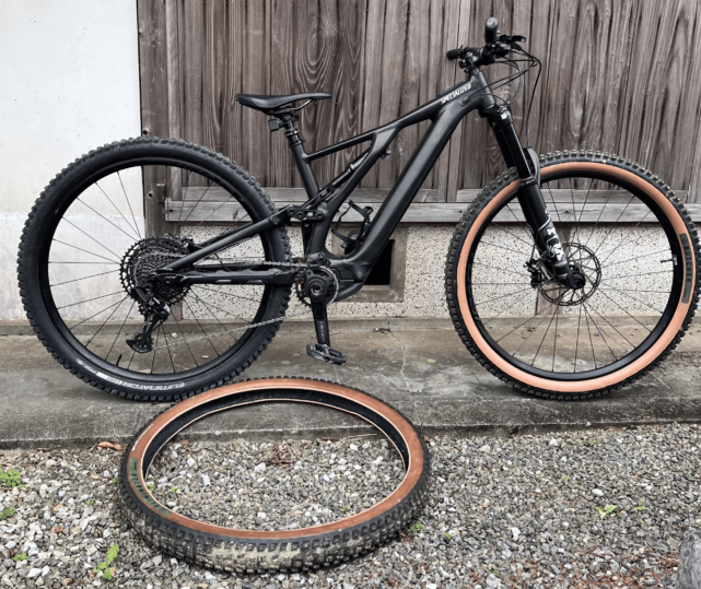 マウンテンバイク サイドタンと通常タイヤ